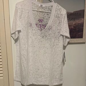 NWT Size XL NUYU State of Mind Deep V-Neck White “K-State Wildcats” t-shirt